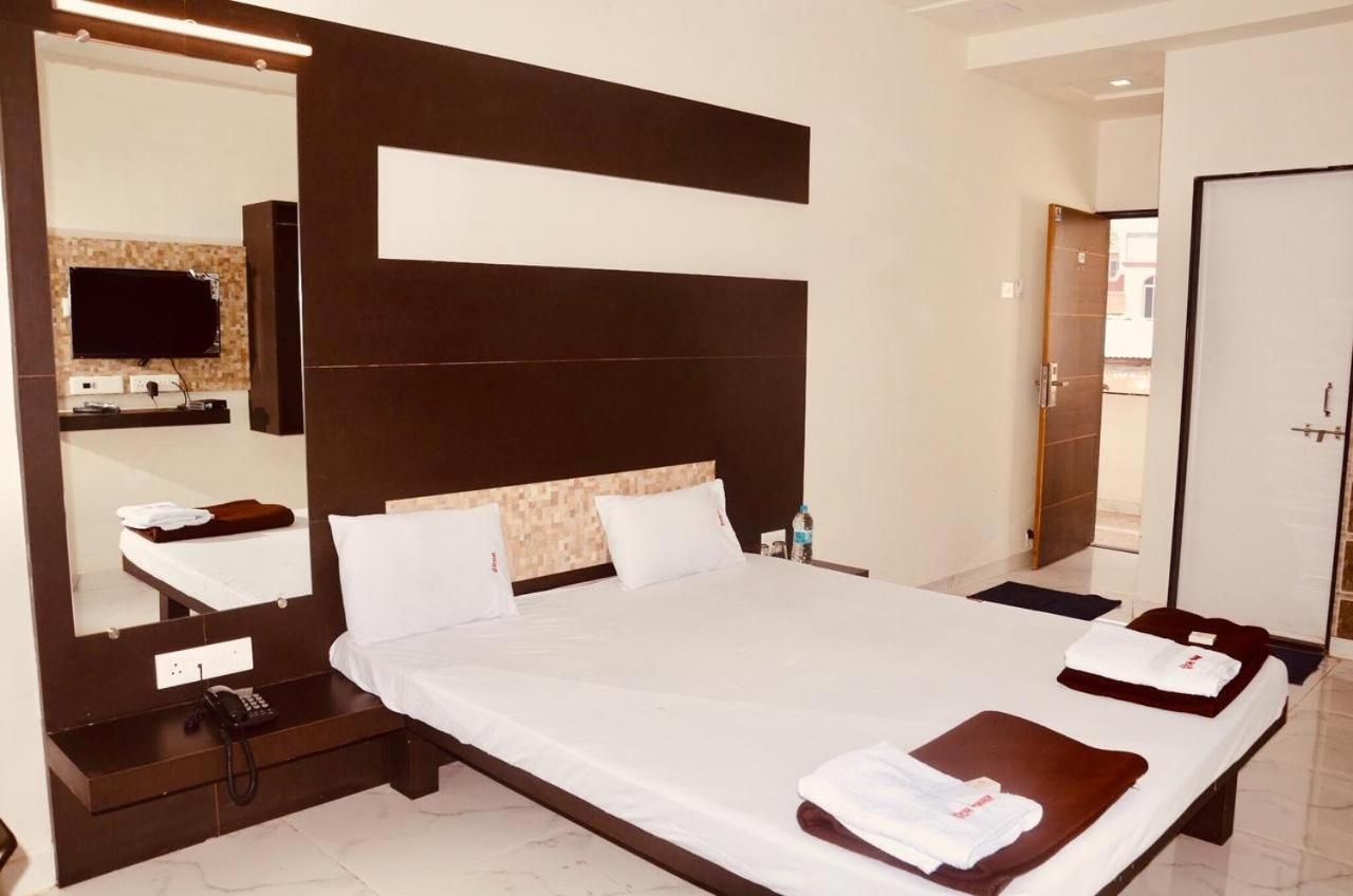 Hotel Mangalam Kurandvad Ngoại thất bức ảnh
