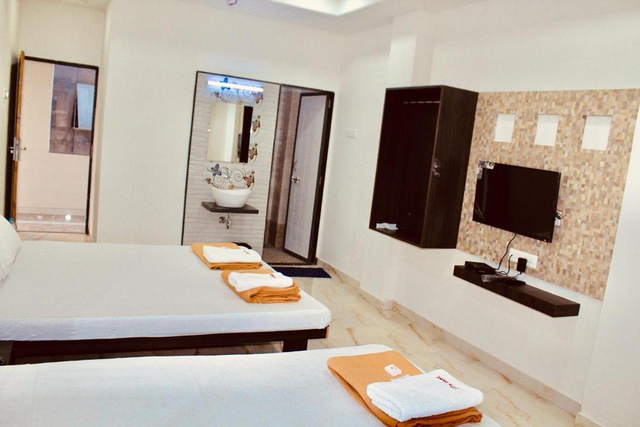Hotel Mangalam Kurandvad Ngoại thất bức ảnh
